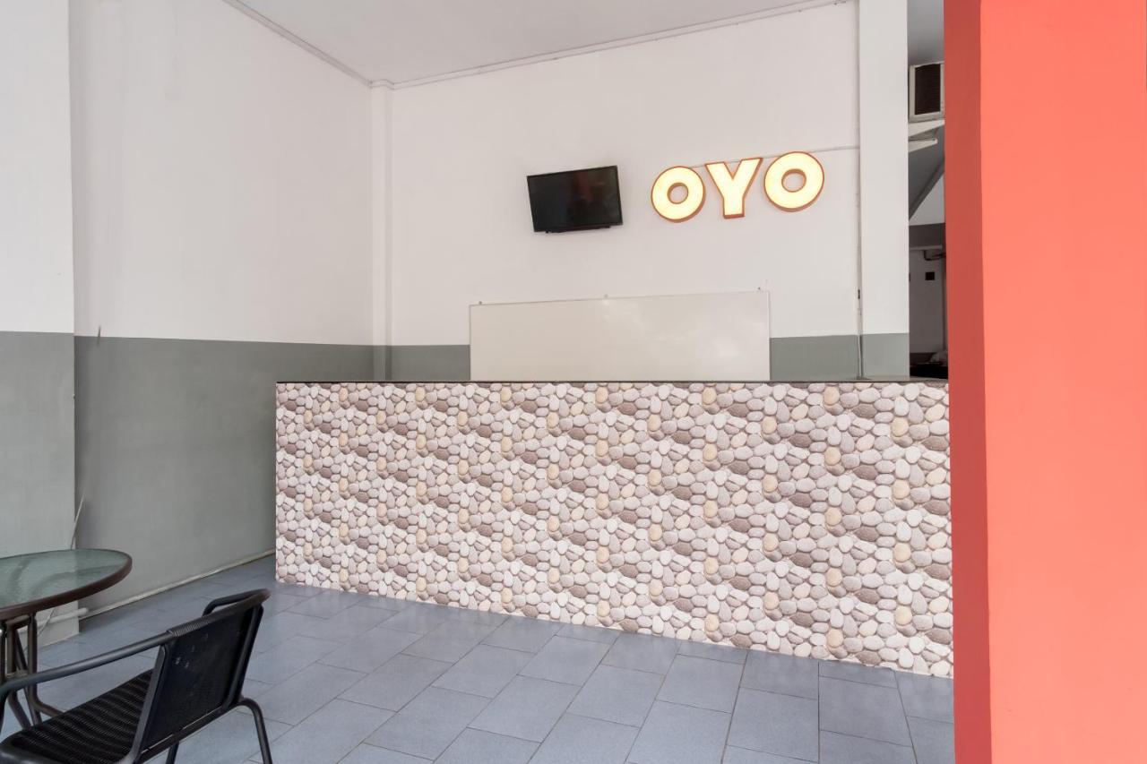 Oyo 447 Hutasimo Residence Медан Екстериор снимка