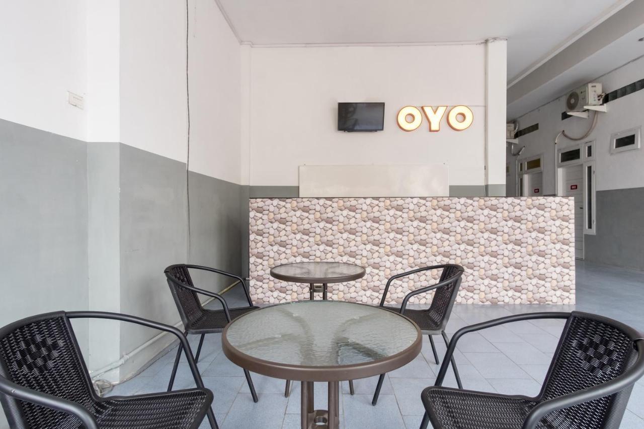 Oyo 447 Hutasimo Residence Медан Екстериор снимка