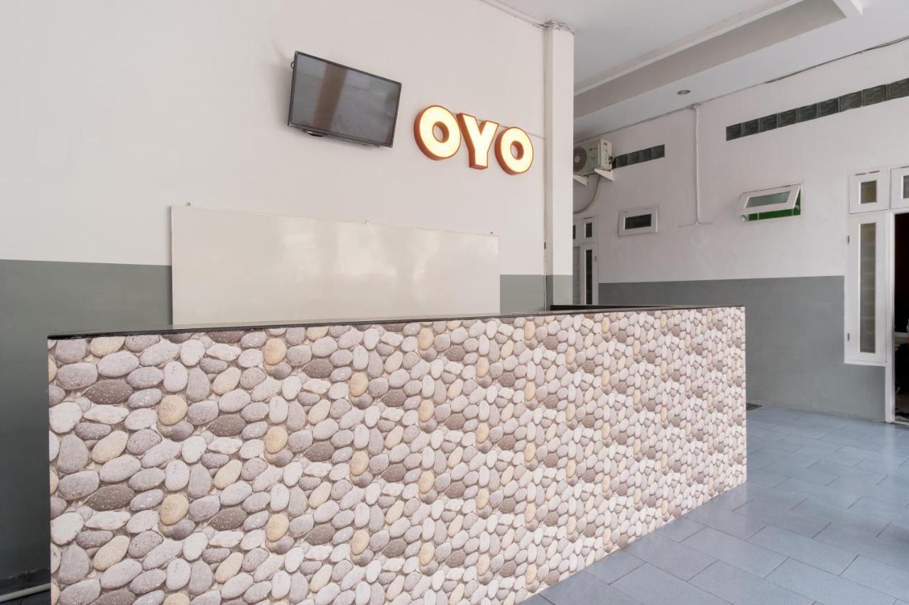 Oyo 447 Hutasimo Residence Медан Екстериор снимка