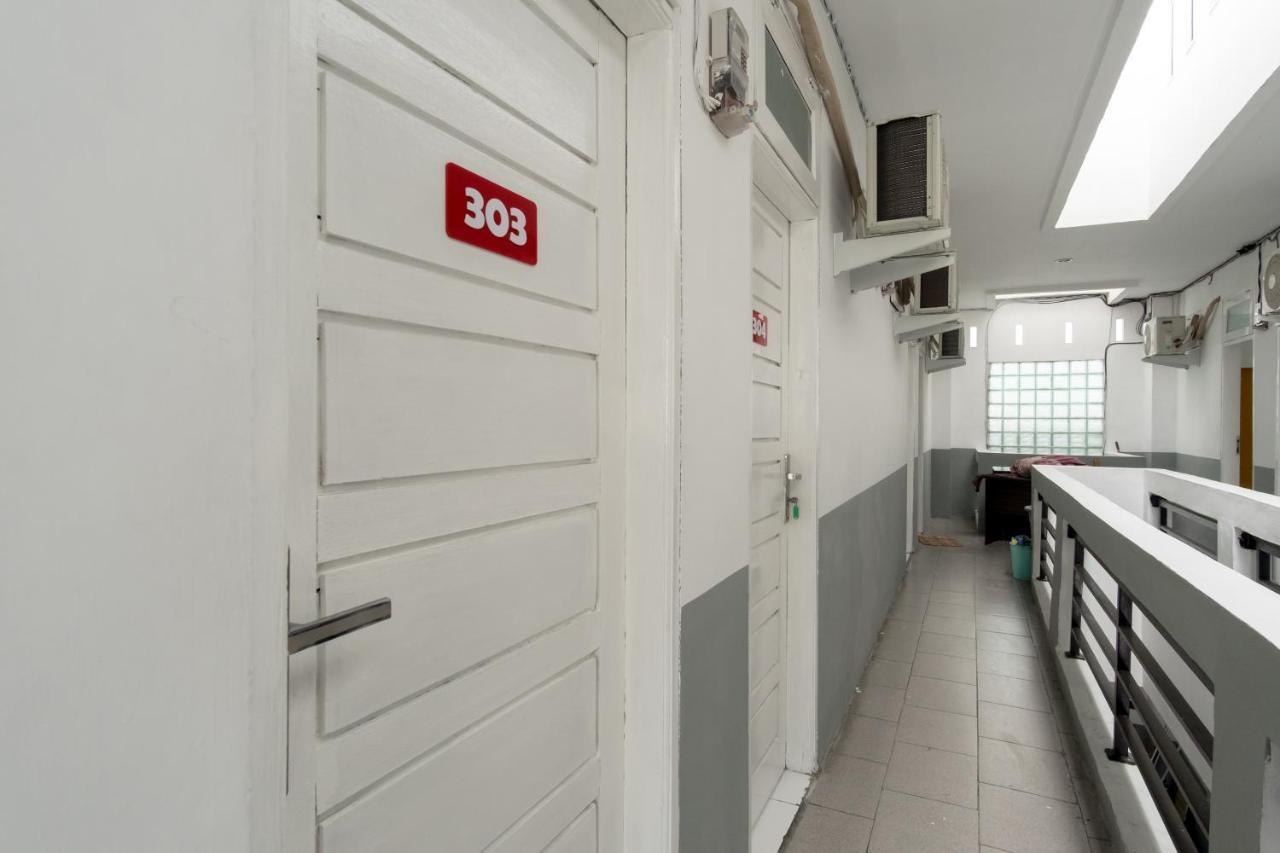 Oyo 447 Hutasimo Residence Медан Екстериор снимка