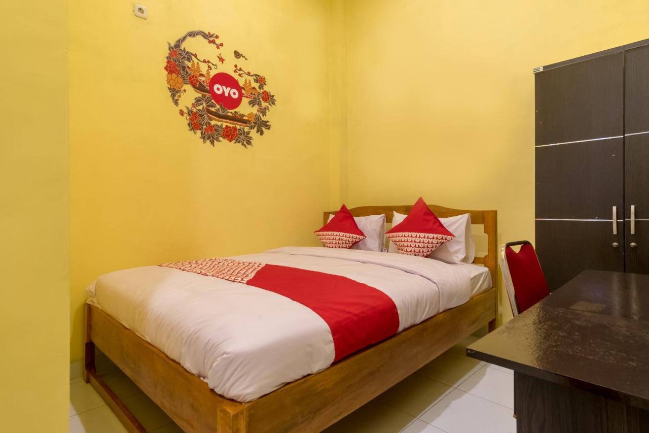 Oyo 447 Hutasimo Residence Медан Екстериор снимка