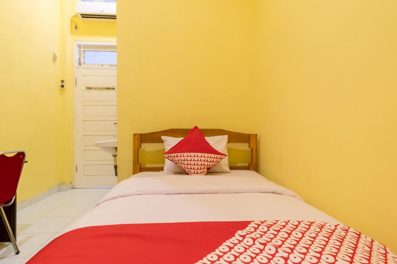 Oyo 447 Hutasimo Residence Медан Екстериор снимка