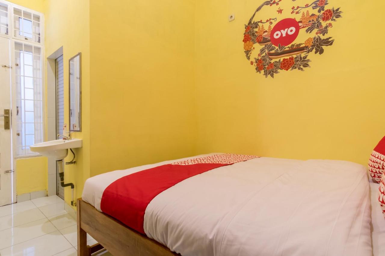 Oyo 447 Hutasimo Residence Медан Екстериор снимка