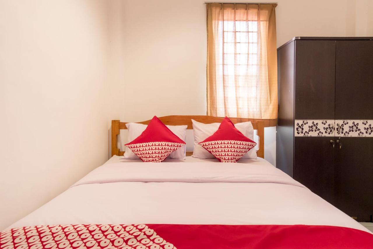 Oyo 447 Hutasimo Residence Медан Екстериор снимка