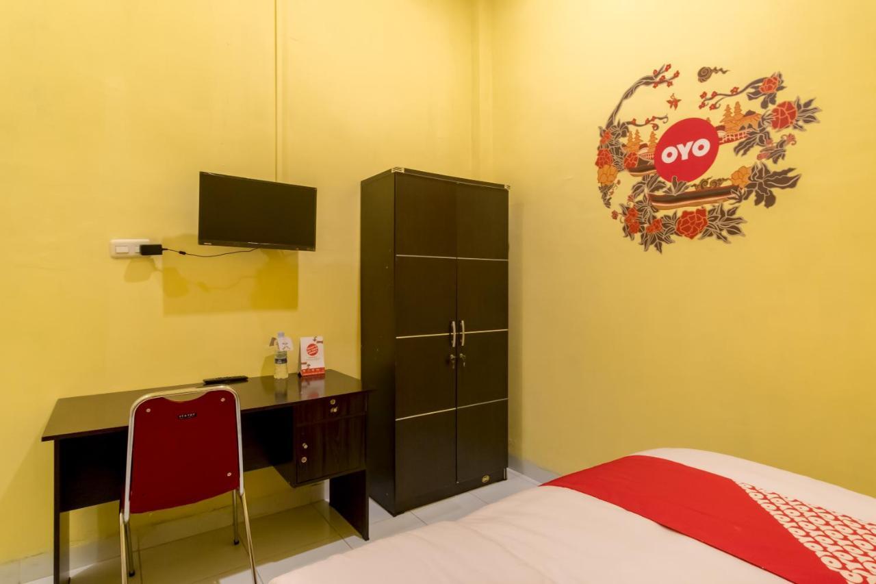 Oyo 447 Hutasimo Residence Медан Екстериор снимка