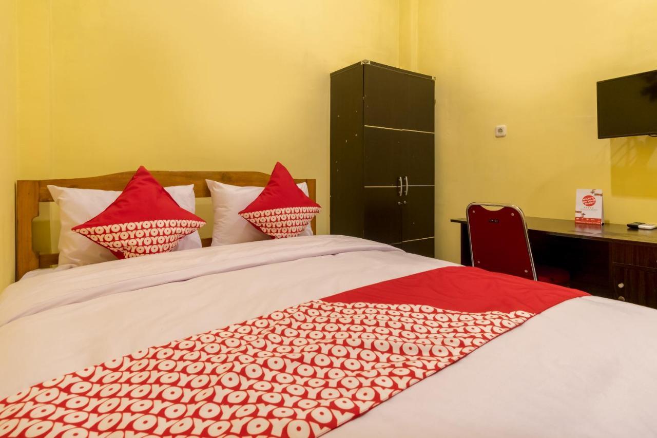 Oyo 447 Hutasimo Residence Медан Екстериор снимка