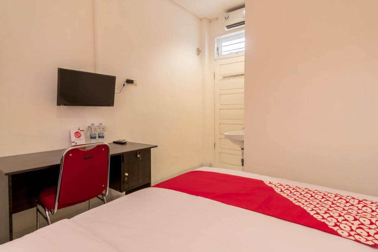 Oyo 447 Hutasimo Residence Медан Екстериор снимка