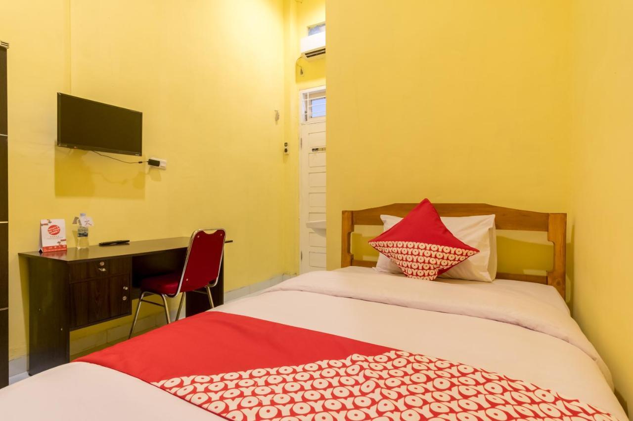 Oyo 447 Hutasimo Residence Медан Екстериор снимка
