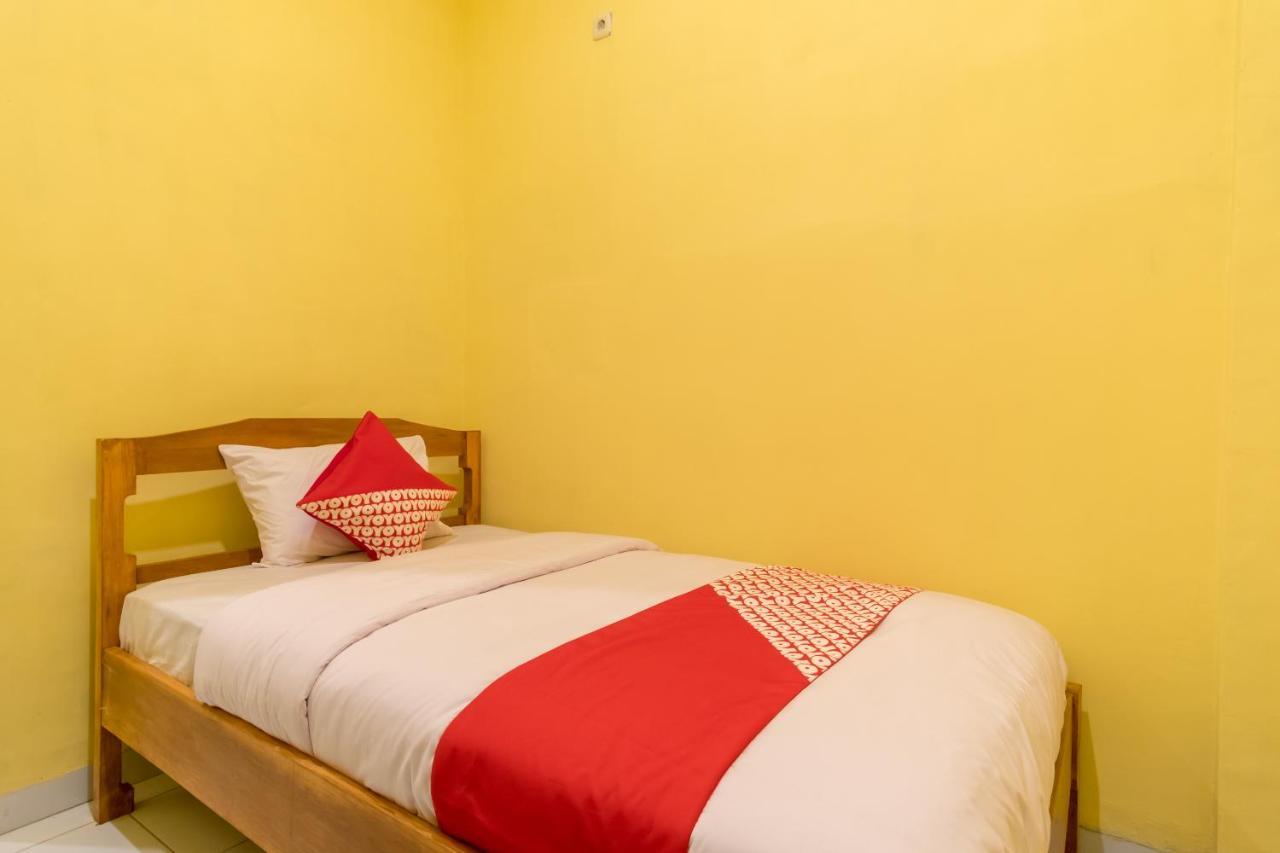 Oyo 447 Hutasimo Residence Медан Екстериор снимка