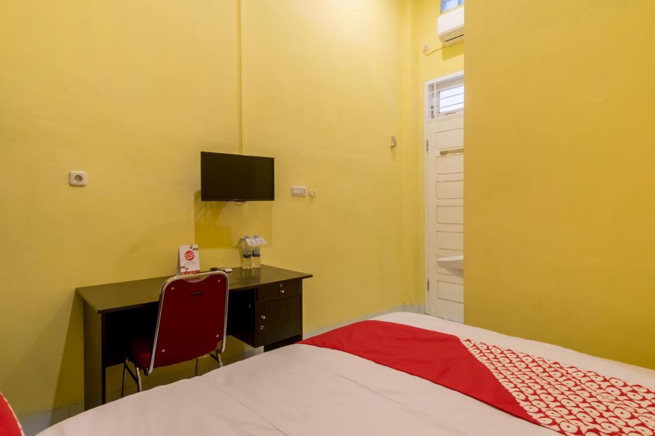 Oyo 447 Hutasimo Residence Медан Екстериор снимка