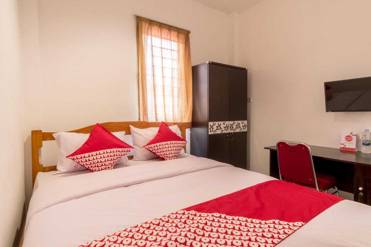 Oyo 447 Hutasimo Residence Медан Екстериор снимка