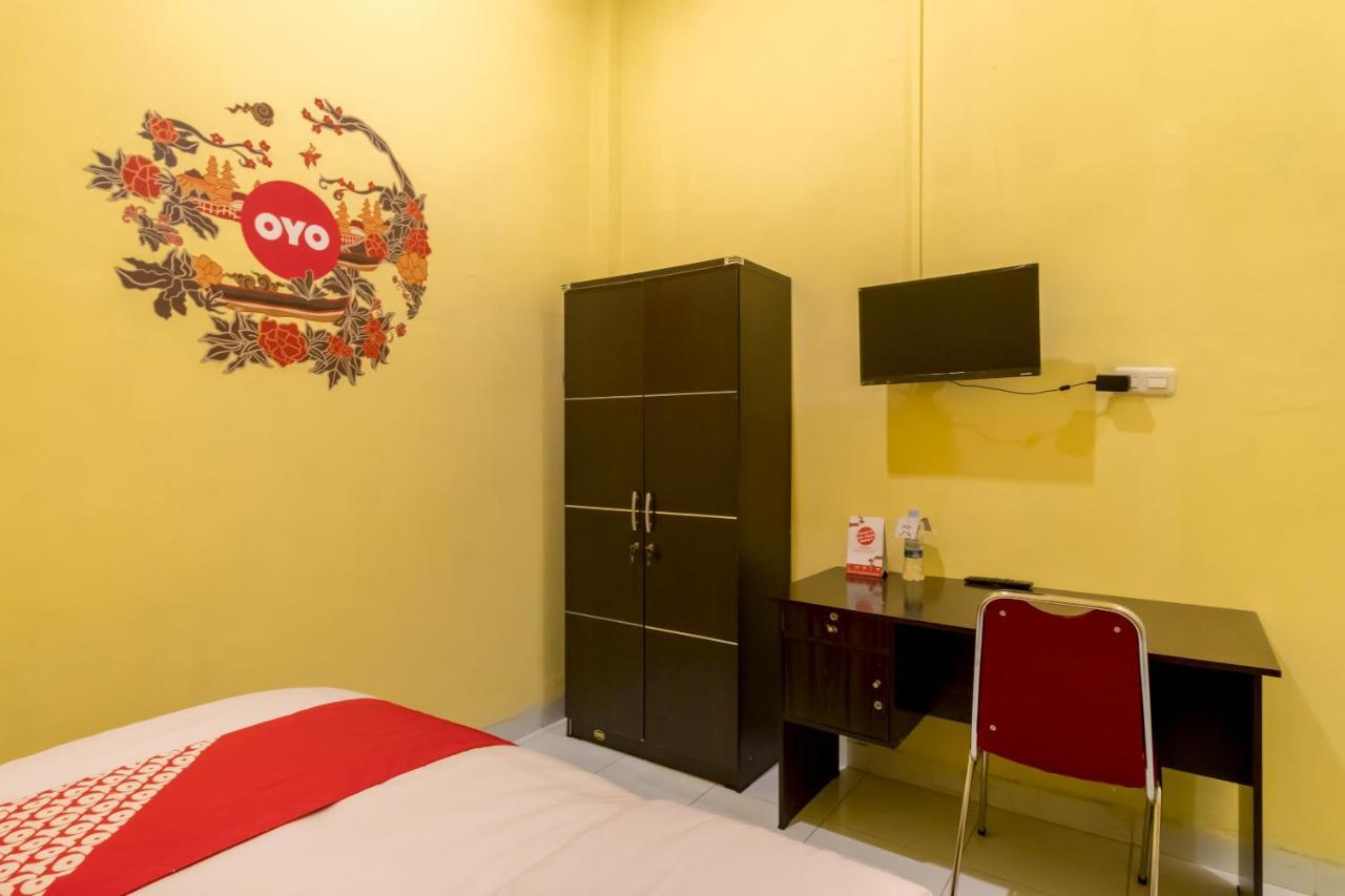 Oyo 447 Hutasimo Residence Медан Екстериор снимка