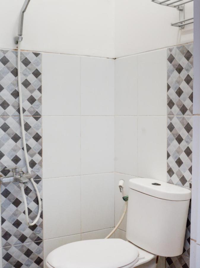 Oyo 447 Hutasimo Residence Медан Екстериор снимка